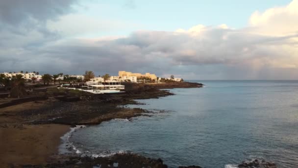 Günbatımında Lanzarote Sahilinde Uçan Bir Hava Aracı Kanarya Adası Hava — Stok video