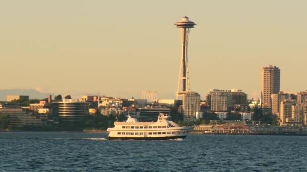 Sunset Elliot Bay Seattle Ferry Crossing Front Space Needle — Stockvideo