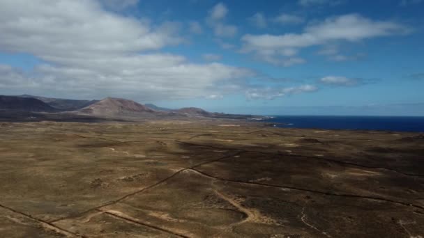 Lanzarote Kanarya Adaları Ndaki Dağların Volkanik Ovaların Havadan Görünüşü — Stok video