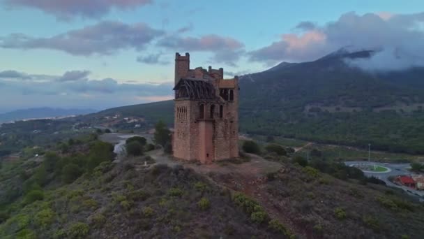 Kırsal Kesimdeki Terk Edilmiş Binanın Hava Dairesi Görüntüsü — Stok video