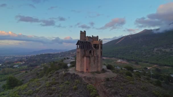 Kırsal Kesimdeki Terk Edilmiş Binanın Havadan Görüntüsü — Stok video