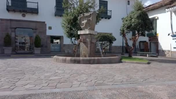 Empty Plaza Limacpampa Chico Lockdown Cusco Peru Lithic Monument Footprint — Vídeo de stock