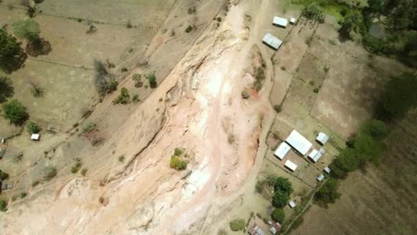 Inclinando Voo Drone Mercado Local Movimentado Aldeia Tribal Kapenguria Comunidade — Vídeo de Stock