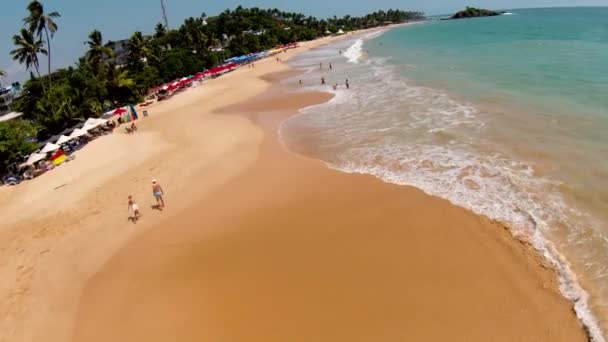 Aerial Drone Popular Tourist Beachfront Destination Sri Lanka Panning People — Vídeos de Stock