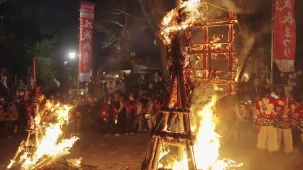 Festival Sagicho Matsuri Ardiendo Carroza Mientras Los Lugareños Bailan Celebración — Vídeo de stock