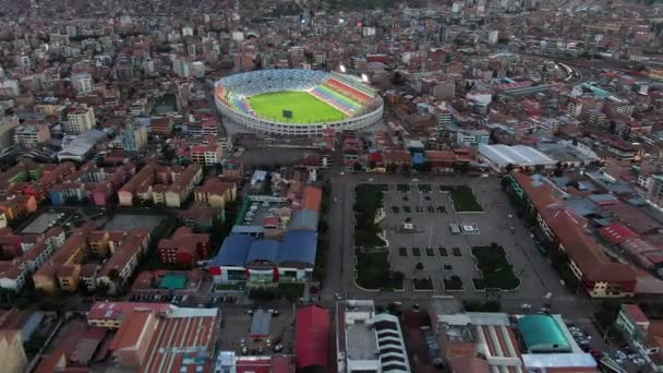 秘鲁库斯科的Estadio Inca Naquilaso和Tupac Amaru广场的空中景观 — 图库视频影像