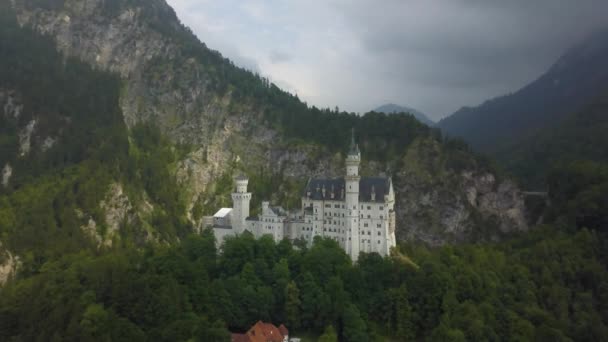 Famous Disney Castle Perched Hill Neuschwanstein Palace Aerial Pan — Wideo stockowe