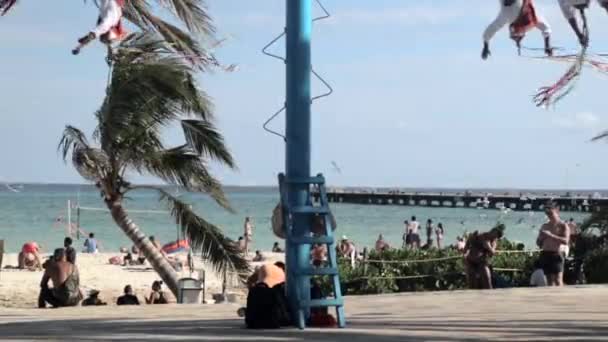 Forntida Ritual Voladores Papantla Playa Del Carmen Mexiko Med Oceanen — Stockvideo