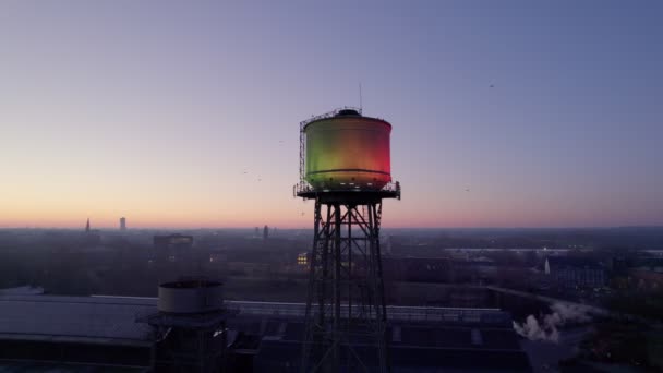 德国博齐姆市水塔的空中景观 鲁尔地区的工业遗产 黎明无人驾驶轨道 — 图库视频影像