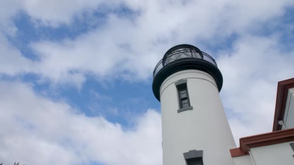 Tilted Shot Lighthouse Cloudy Day — Vídeo de stock