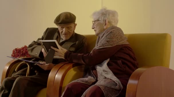 Elder Couple Looking Photographs — Stockvideo