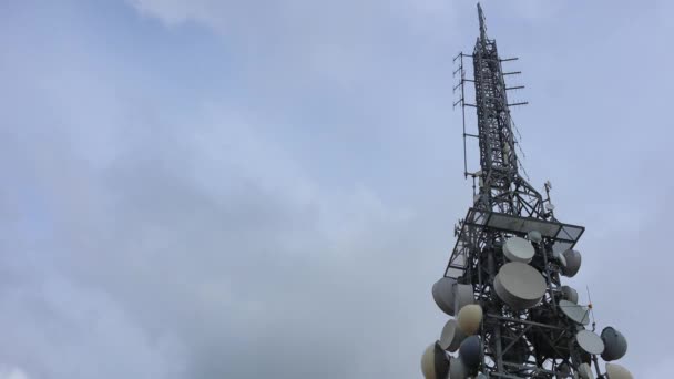 Big Telecommunication Antenna Tower Repeater Cloudy Day Timelapse — Wideo stockowe