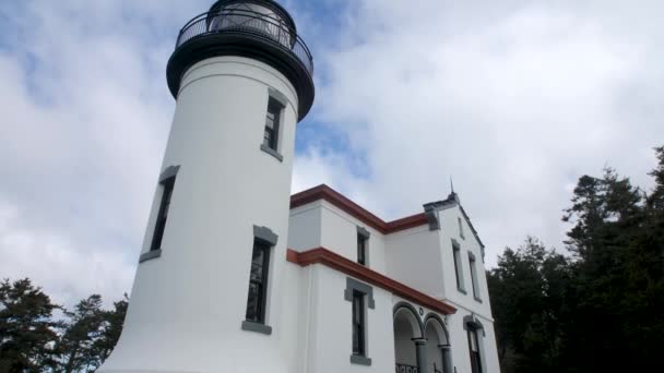 Slow Motion Tilt Restored Lighthouse Fort Casey Washington State — Vídeos de Stock