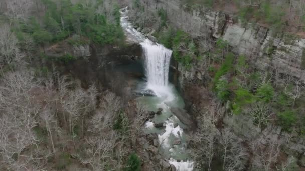 Szerokie Ujęcie Powietrza Wodospadu Patelnią Końcu — Wideo stockowe