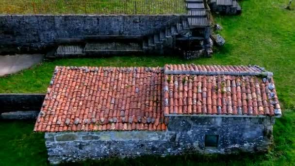 Flygfoto Över Gamla Traditionella Tegeltakpannor Övergivna Byggnader Tordoia Coruna Spanien — Stockvideo