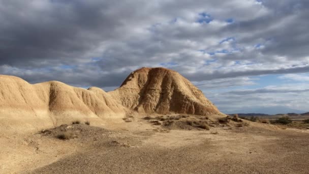 Intrigante Formazione Geologica Nel Deserto — Video Stock