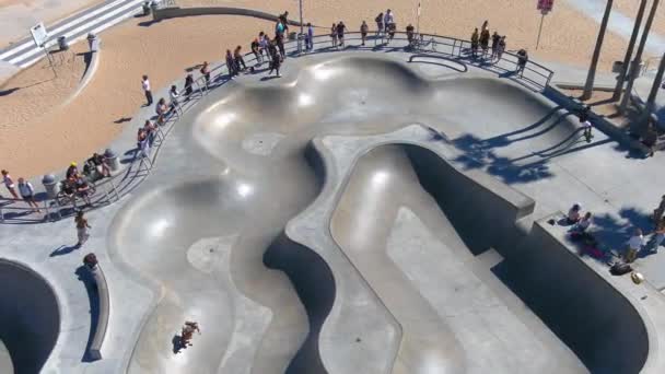 Venice Beach Skate Park Aerial Rotating View Afternoon Lighting — Wideo stockowe