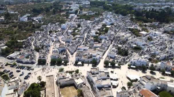 Aerial Drone Wide Shot Pushing Beautiful Town Alberobello Italy Whitewashed — Video Stock