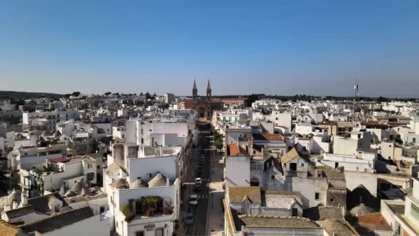 Flygdrönare Som Flyger Till Katedral Alberobello Italien — Stockvideo