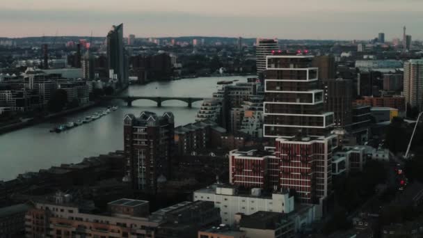 Aerial Shot South West London Modern Apartments River Thames Beautiful — Stockvideo
