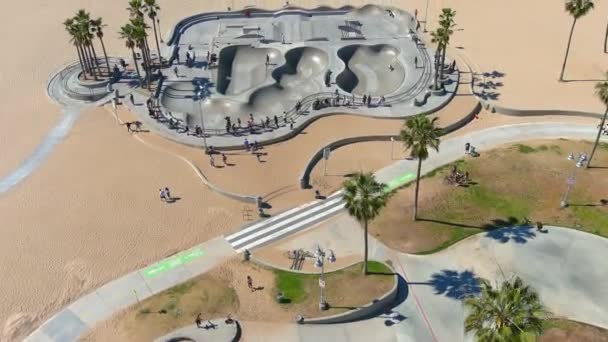 Venice Beach Skate Park Aerial Fly Nachmittagsbeleuchtung — Stockvideo