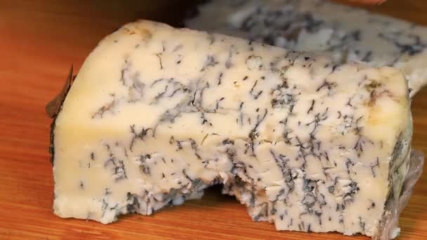 Sharp Knife Cutting Chopping Blue Cheese Wooden Board Macro Shot — 비디오