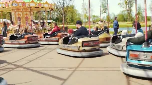 Ledmane Parish Latvia Mei 2021 Amusement Park Abpark People Ride — Stok Video
