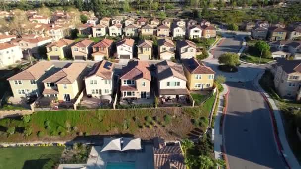 Picturesque Planned Residential Community Clubhouse Swimming Pool Aerial Pullback — Stockvideo