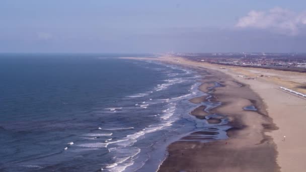 Rough Waves Break Empty Scheveningen Beach Den Haag Backdrop Aerial — Vídeo de stock