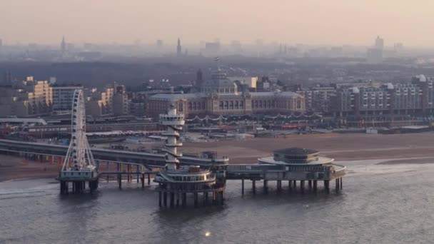 Aerial Parallax Ferris Wheel Viewpoint Tower Pier Scheveningen Den Haag — Vídeo de stock