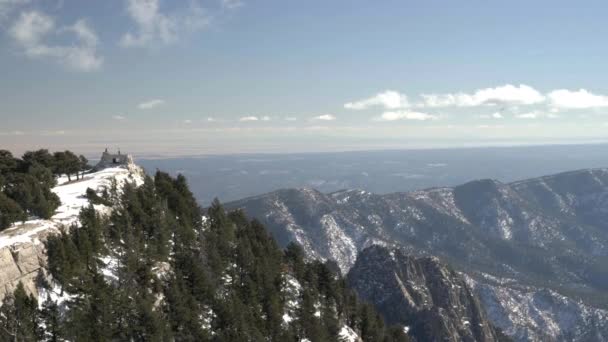 アルバカーキの上のサンディア山脈のキワニスキャビンの静的な景色 New Mexico — ストック動画