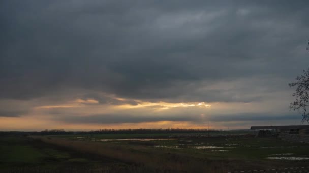 Timelapse Soleil Couchant Soleil Brille Derrière Les Nuages — Video