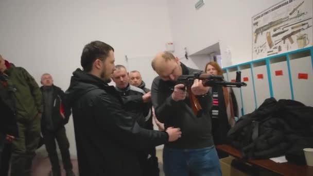 Medium Close Shot Ukrainian Volunteer Being Shown How Hold Automatic — Vídeo de Stock