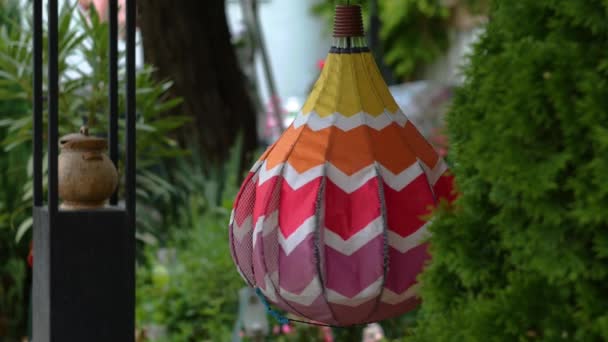 Decoratie Heteluchtballon Ronddraaiend Tuin — Stockvideo