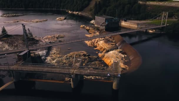 Vista Aérea Barragem Fiskumfossen Ensolarado Dia Verão Noruega Inclinação Tiro — Vídeo de Stock