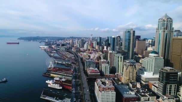 Wide Aerial Shot Seattle Waterfront 2017 Viaduct Still — стоковое видео