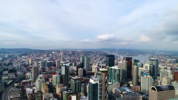 Larga Aérea Topo Dos Arranha Céus Seattle Mostrando Edifícios Até — Vídeo de Stock