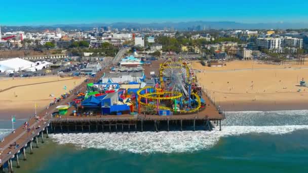 Santa Monica Pier Aerial Flyby — стокове відео