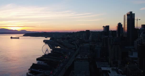 Luchtfoto Van Seattle Waterkant Bij Zonsondergang Zomer — Stockvideo