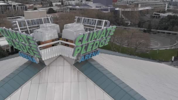 Aerial Orbiting Climate Pledge Arena Sign Home Seattle Kraken Hockey — Vídeo de stock