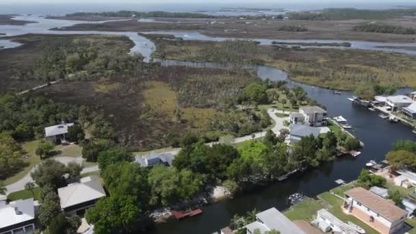 Weeki Wachee Gardens Subdivision 莫德河和韦基 韦契河在佛罗里达州韦基 韦契河形成了一个运动员的天堂 — 图库视频影像