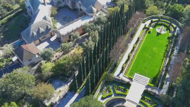 Greystone Mansion Courtyard Aerial Flyby Nachmittagsbeleuchtung — Stockvideo