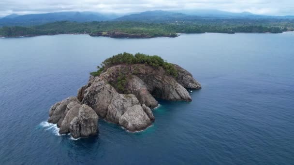 Aerial View Circling Ilheu Santana Islet Coast Cloudy Sao Tome — стокове відео