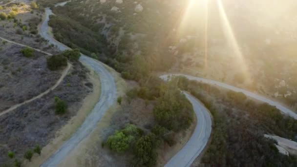 Aerial View Overlooking Curvy Road Santa Monica Mountains Circling Drone — Vídeo de stock