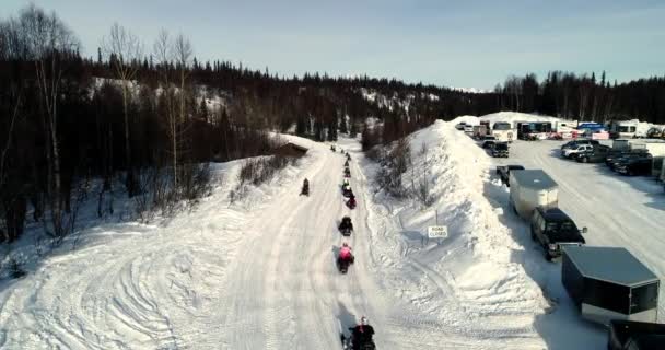 Alaska Sneeuwmachine Rit Voor Kanker Petersville Alaska — Stockvideo