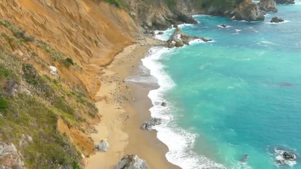 Ακτογραμμή Big Sur Καλιφόρνια Aerial Flyby Clear Water — Αρχείο Βίντεο