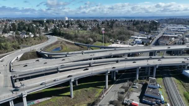 Cinematic Drone Trucking Shot Freeway Interchange Közel Közép Tacoma Lincoln — Stock videók