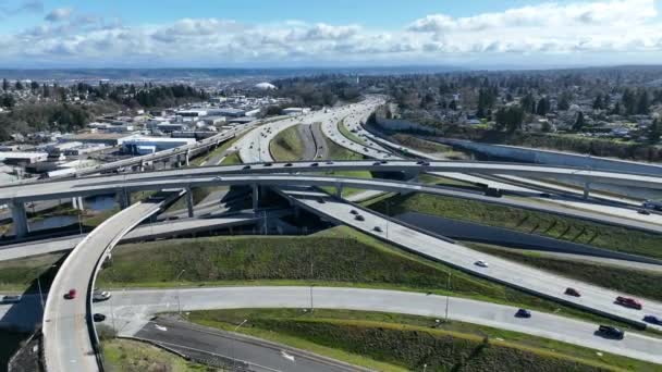 Drone Cinematografico Perso Traffico All Interscambio Autostradale Tacoma Pierce County — Video Stock