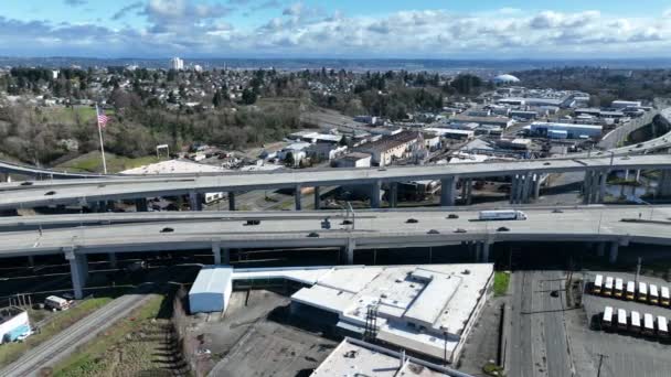 Cinematic Drone Trucking Shot Freeway Interchange Tacoma Pierce County Washington — Vídeo de Stock