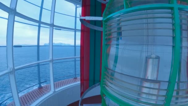 Historic Norwegian Lighthouse Panning Lens Ocean Arctic Mountains Distance Panning — Vídeo de Stock